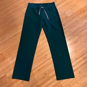 FIGS XS Livingston scrub pants in Hunter Green